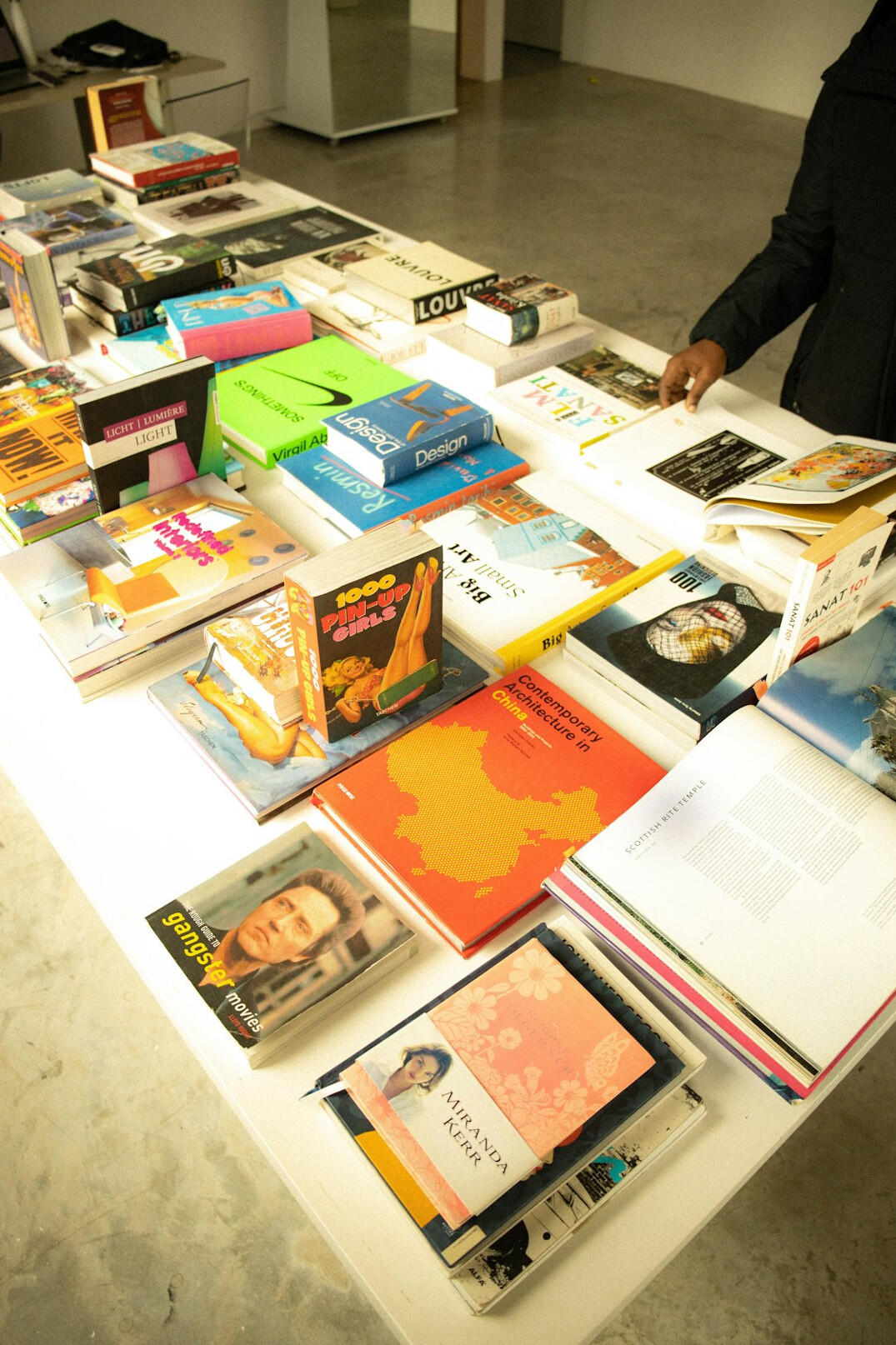modern mystery book